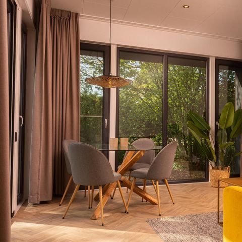 HOUSE 28 people - 7x Happy Oak Lodge (with hot tub)