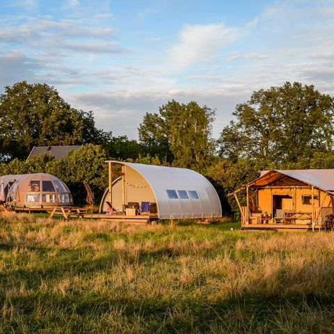 Group accommodation 32 persons - 6x luxury glamping tent