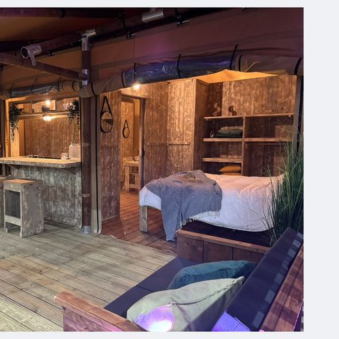 CANVAS AND WOOD TENT 5 people - Safari suite with private bathroom | 5 people