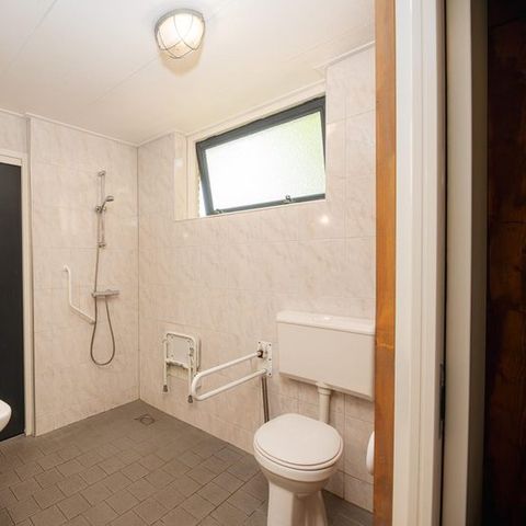 Bungalow 8 persons - Adapted 'Farm' children's bungalow with hot bubble bath