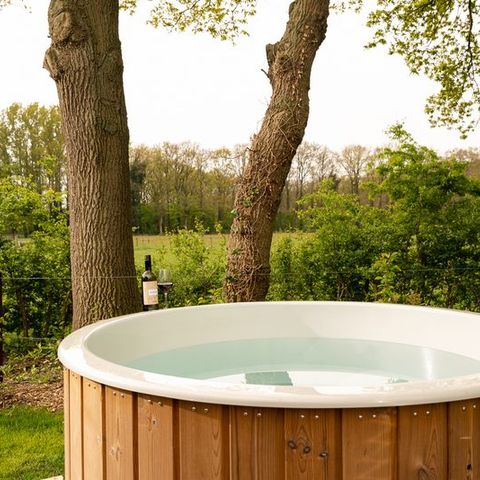 Bungalow 8 persons - Adapted 'Farm' children's bungalow with hot bubble bath