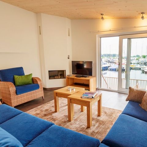 UNUSUAL ACCOMMODATION 6 people - Houseboat EH674