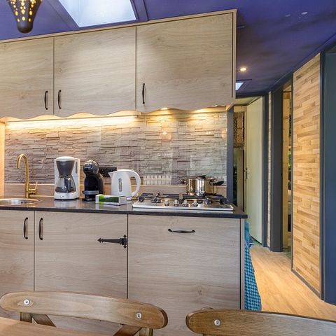 UNUSUAL ACCOMMODATION 6 people - Adventure EH1543