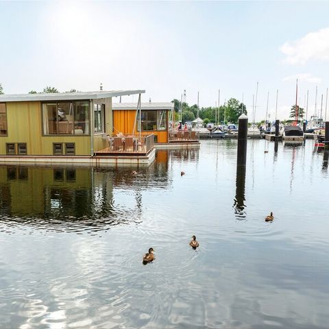 UNUSUAL ACCOMMODATION 6 people - Floating house 6 people