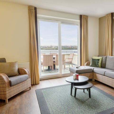 APARTMENT 4 people - Waterfront suite VIP EH904