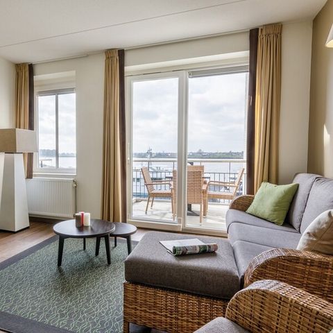 APARTMENT 4 people - Waterfront suite VIP EH904