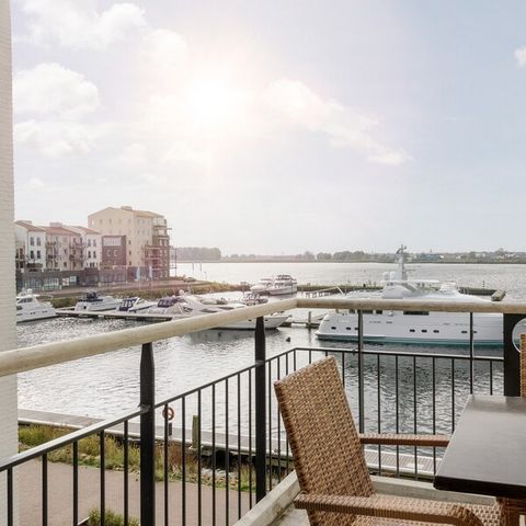APARTMENT 4 people - Waterfront suite VIP EH904