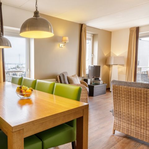 APARTMENT 6 people - Waterfront suite VIP EH906