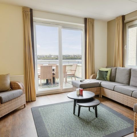 APARTMENT 6 people - Waterfront suite VIP EH906