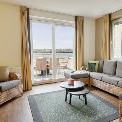 APARTMENT 6 people - Waterfront suite VIP EH906