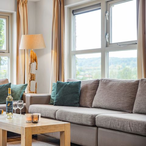 HOUSE 24 people - 24L