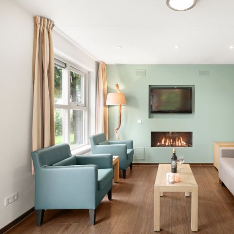 HOUSE 24 people - 24L