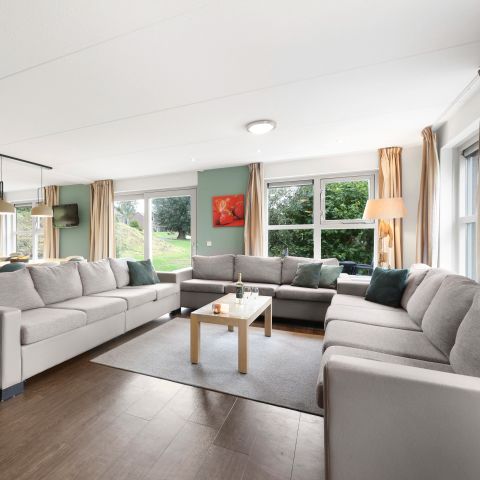 HOUSE 24 people - 24L