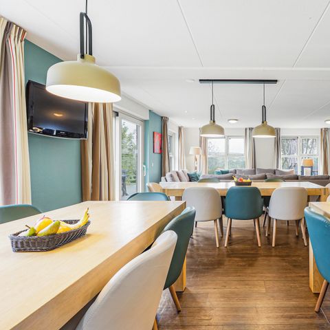 HOUSE 24 people - 24L