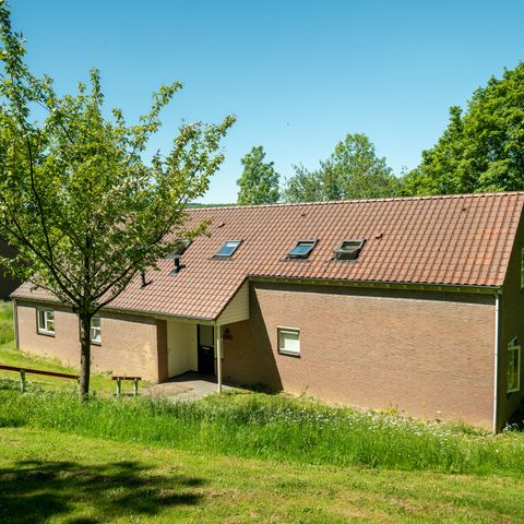 HOUSE 24 people - 24L