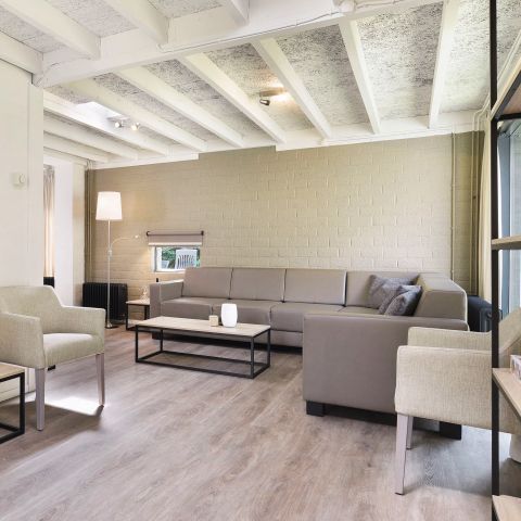 HOUSE 10 people - 10B