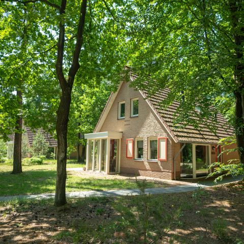 Bungalow 8 persons - (max. 6 adults) 8C