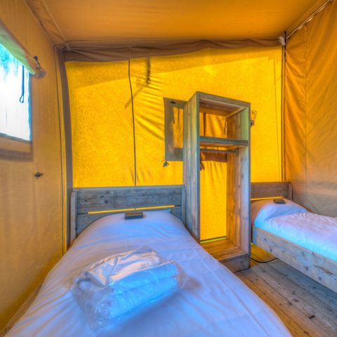 CANVAS AND WOOD TENT 4 people