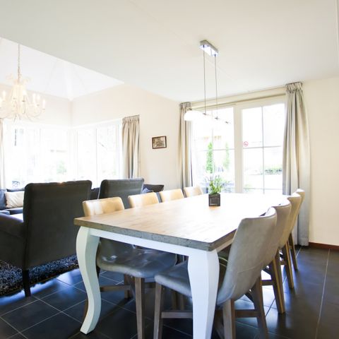 VILLA 8 people