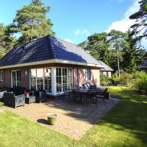 VILLA 8 people