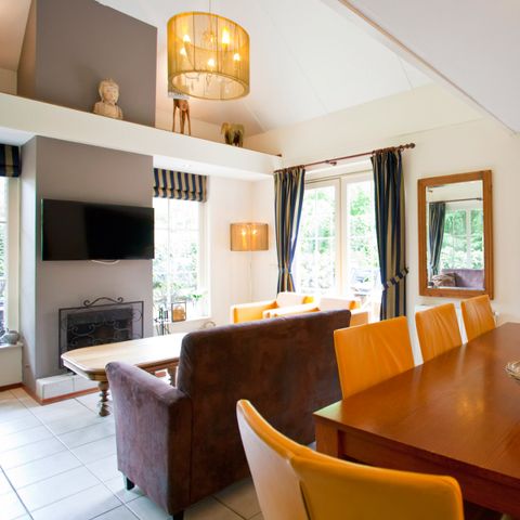 VILLA 8 people