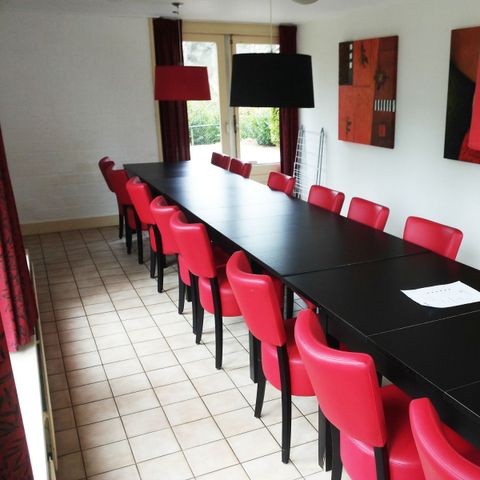 HOUSE 20 people