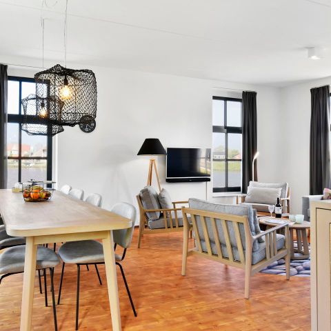 HOUSE 8 people - 8e1