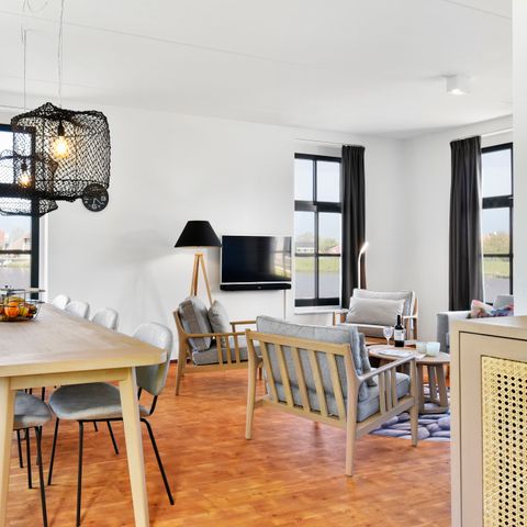 HOUSE 8 people - 8E1