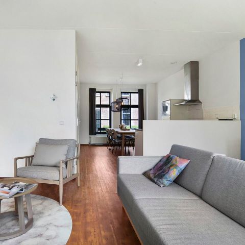 HOUSE 8 people - 8E2