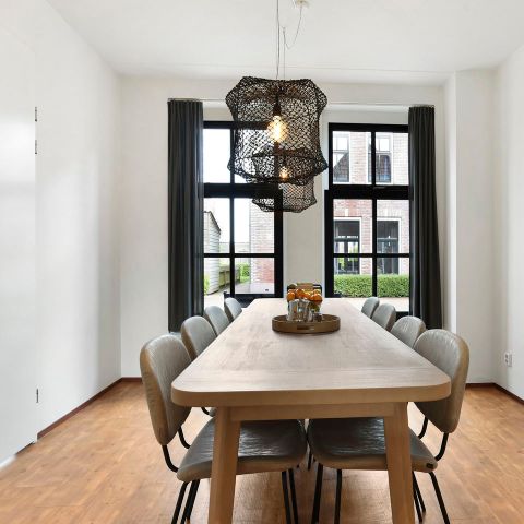 HOUSE 8 people - 8E2