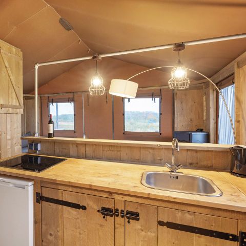 CANVAS AND WOOD TENT 6 people - 6-person safari tent