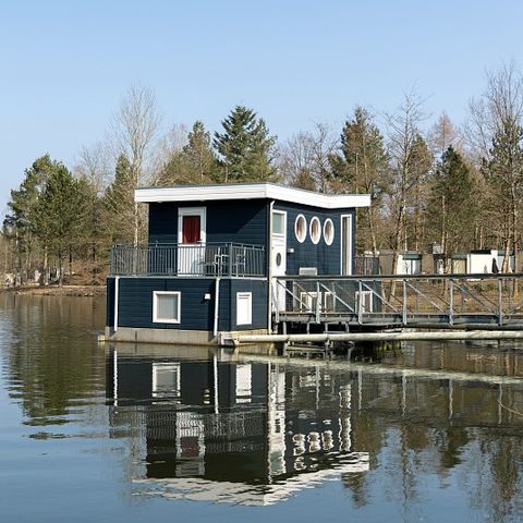 UNUSUAL ACCOMMODATION 4 people - Houseboat BS1342