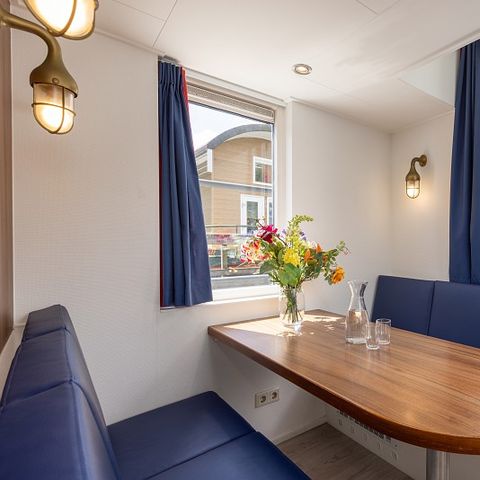 Accommodation 4 persons - Houseboat KV2140