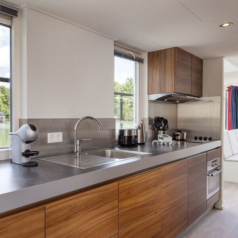 Accommodation 4 persons - Houseboat KV2140