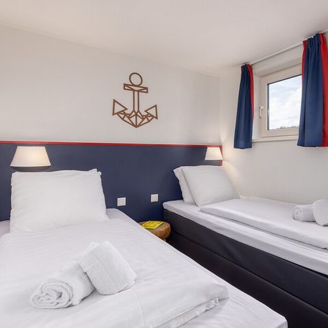 Accommodation 4 persons - Houseboat KV2141