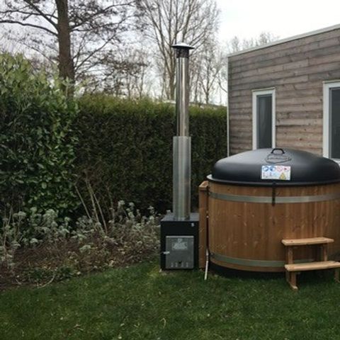 UNUSUAL ACCOMMODATION 4 people - Tiny house 2+2 Hottub