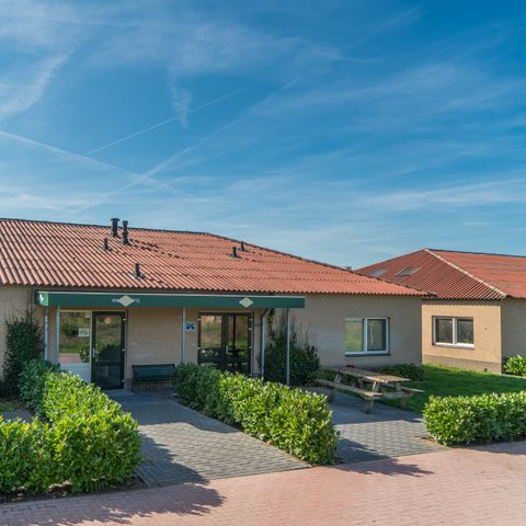 HOUSE 20 people