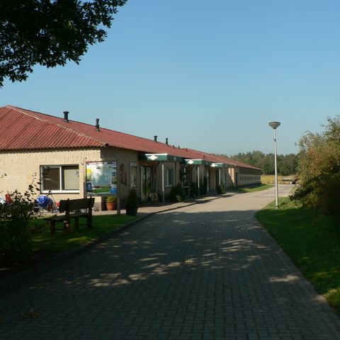 HOUSE 28 people