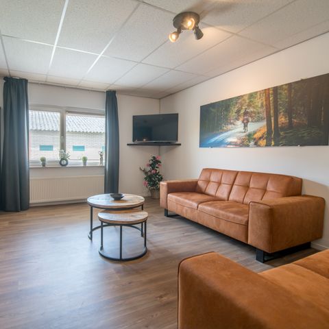 HOUSE 8 people