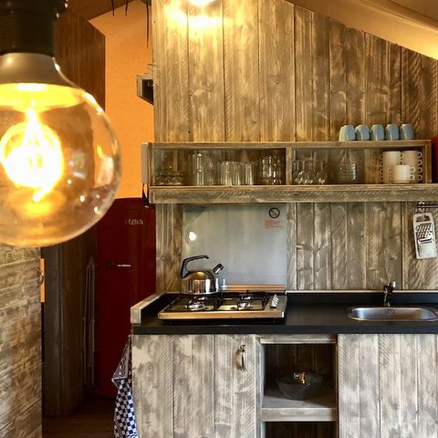 CANVAS AND WOOD TENT 8 people