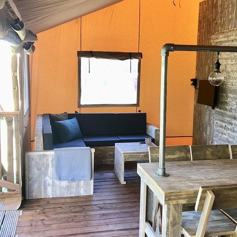 CANVAS AND WOOD TENT 8 people