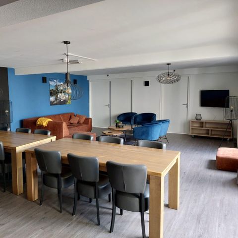 HOUSE 12 people