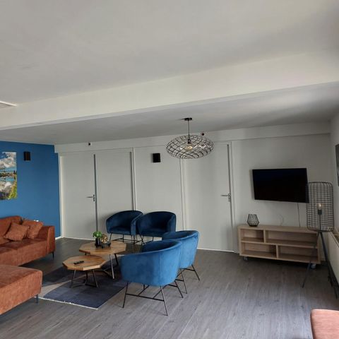HOUSE 12 people
