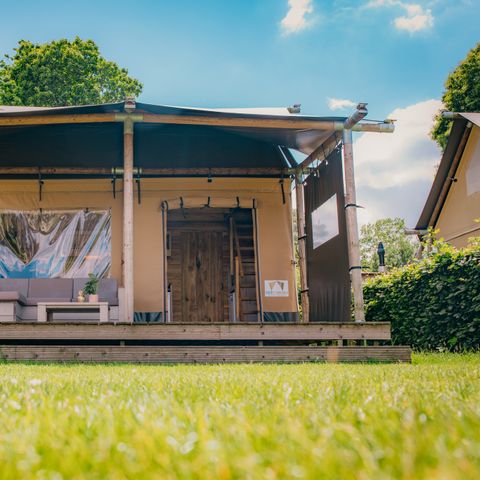 Canvas and wooden tent 4 persons - Luxury Safari lodge