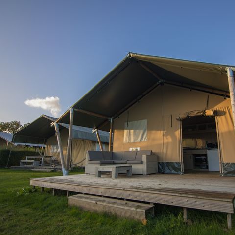 Canvas and wooden tent 6 persons
