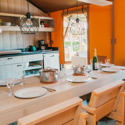 CANVAS AND WOOD TENT 8 people - Luxury Safari House