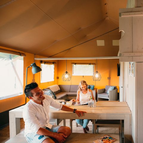 Canvas and wooden tent 8 persons - Luxury Safari House