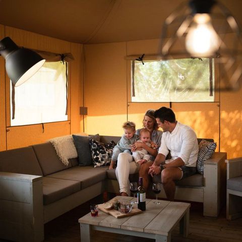 Canvas and wooden tent 8 persons - Luxury Safari House