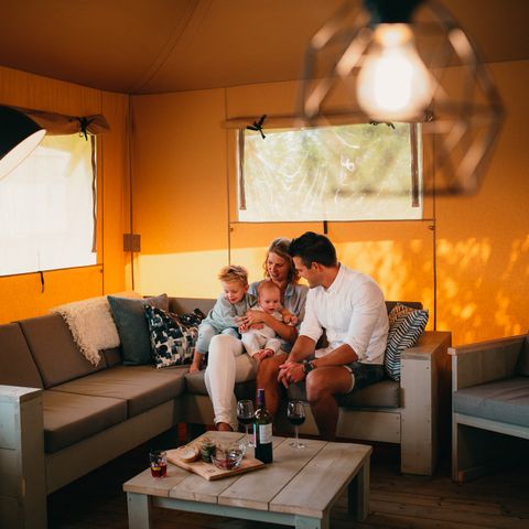 CANVAS AND WOOD TENT 8 people - Luxury Safari House