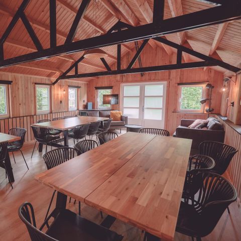 Tiny house 16 persons - Group accommodation log cabin + 4 four-person tiny houses (16 people)